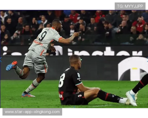 莱奥倒三角回传队友门前补射成功 莱奥倒三角回传队友门前补射成功